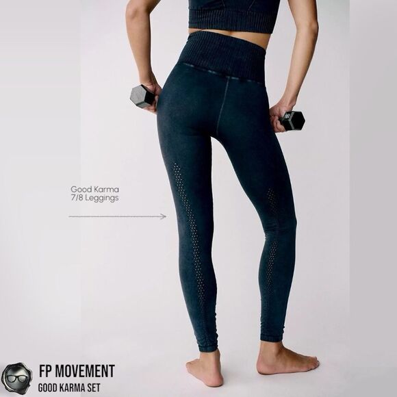 FP MOVEMENT GOOD KARMA SET: SQUARE NECK BRA + 7/8 HR LEGGINGS IN WASHED BLACK - Picture 9 of 15